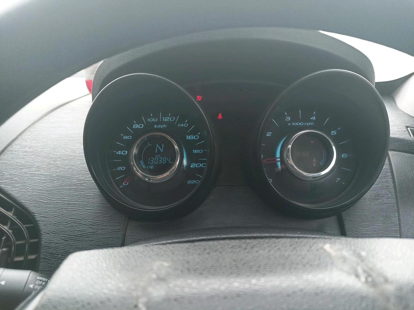 2018 Mahindra XUV500 W4 1.99, Diesel, Manual, 1,30,384 km, interior