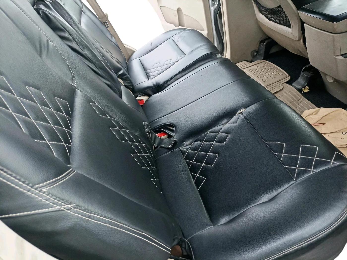 2018 Mahindra XUV500 W4 1.99, Diesel, Manual, 1,30,384 km, interior