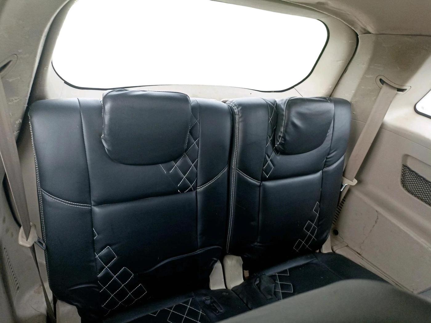 2018 Mahindra XUV500 W4 1.99, Diesel, Manual, 1,30,384 km, interior