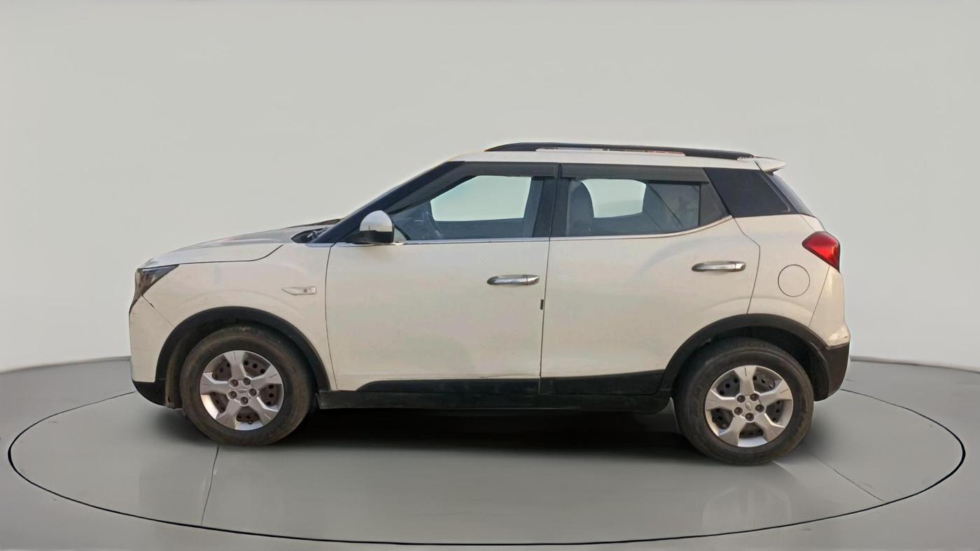 2019 Mahindra XUV300 W6 1.2 PETROL, Petrol, Manual, 1,37,472 km, exterior