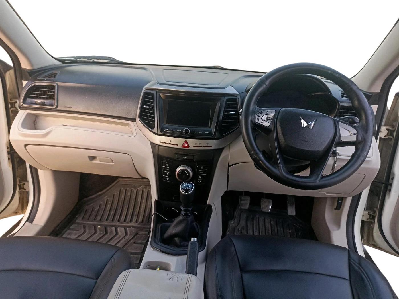 2019 Mahindra XUV300 W6 1.2 PETROL, Petrol, Manual, 1,37,472 km, interior