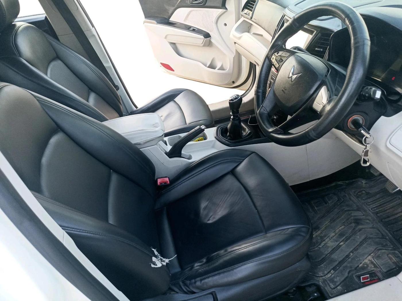 2019 Mahindra XUV300 W6 1.2 PETROL, Petrol, Manual, 1,37,472 km, interior