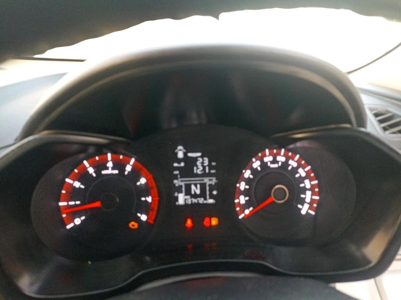 2019 Mahindra XUV300 W6 1.2 PETROL, Petrol, Manual, 1,37,472 km, interior