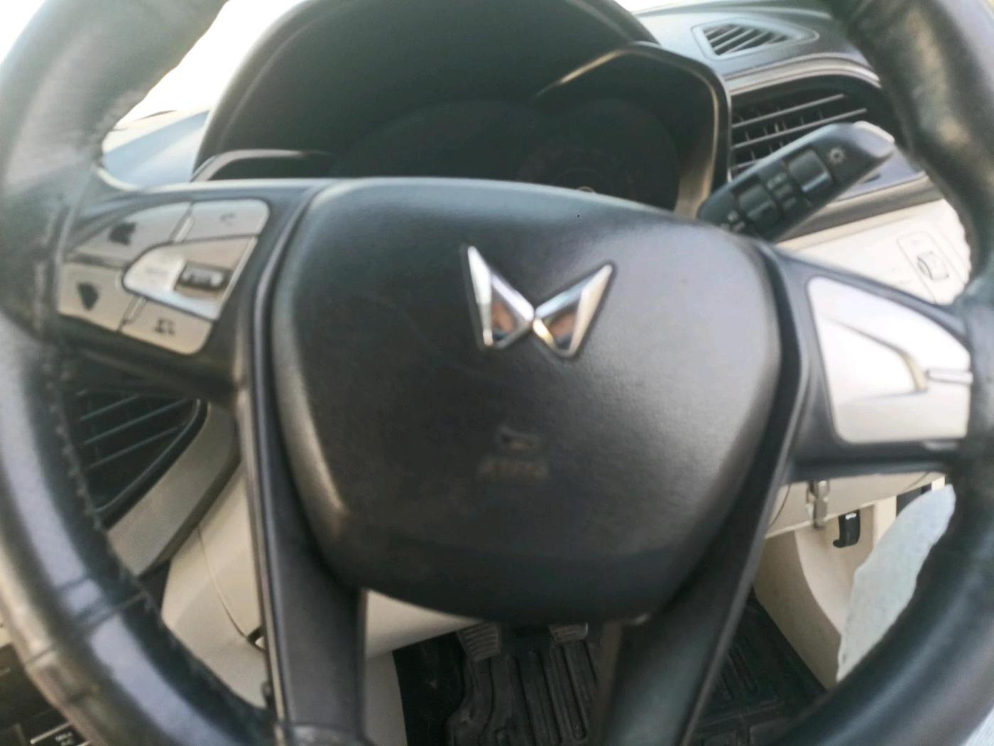 2019 Mahindra XUV300 W6 1.2 PETROL, Petrol, Manual, 1,37,472 km, interior