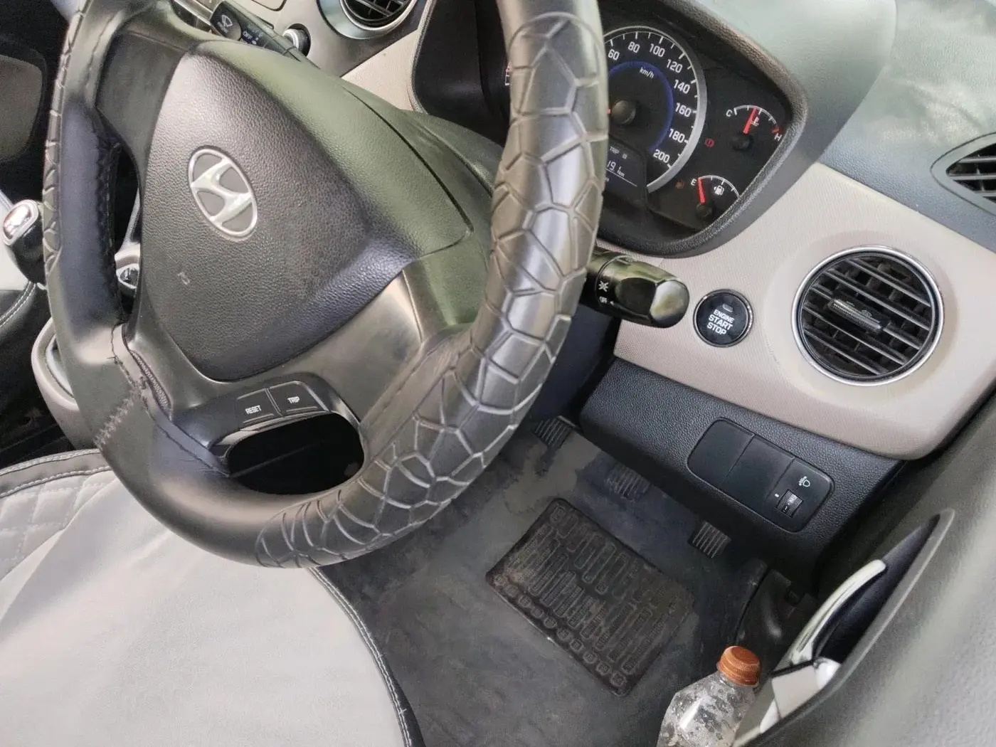 2014 Hyundai Grand i10 SPORTZ 1.2 KAPPA VTVT, Petrol, Manual, 65,397 km, interior