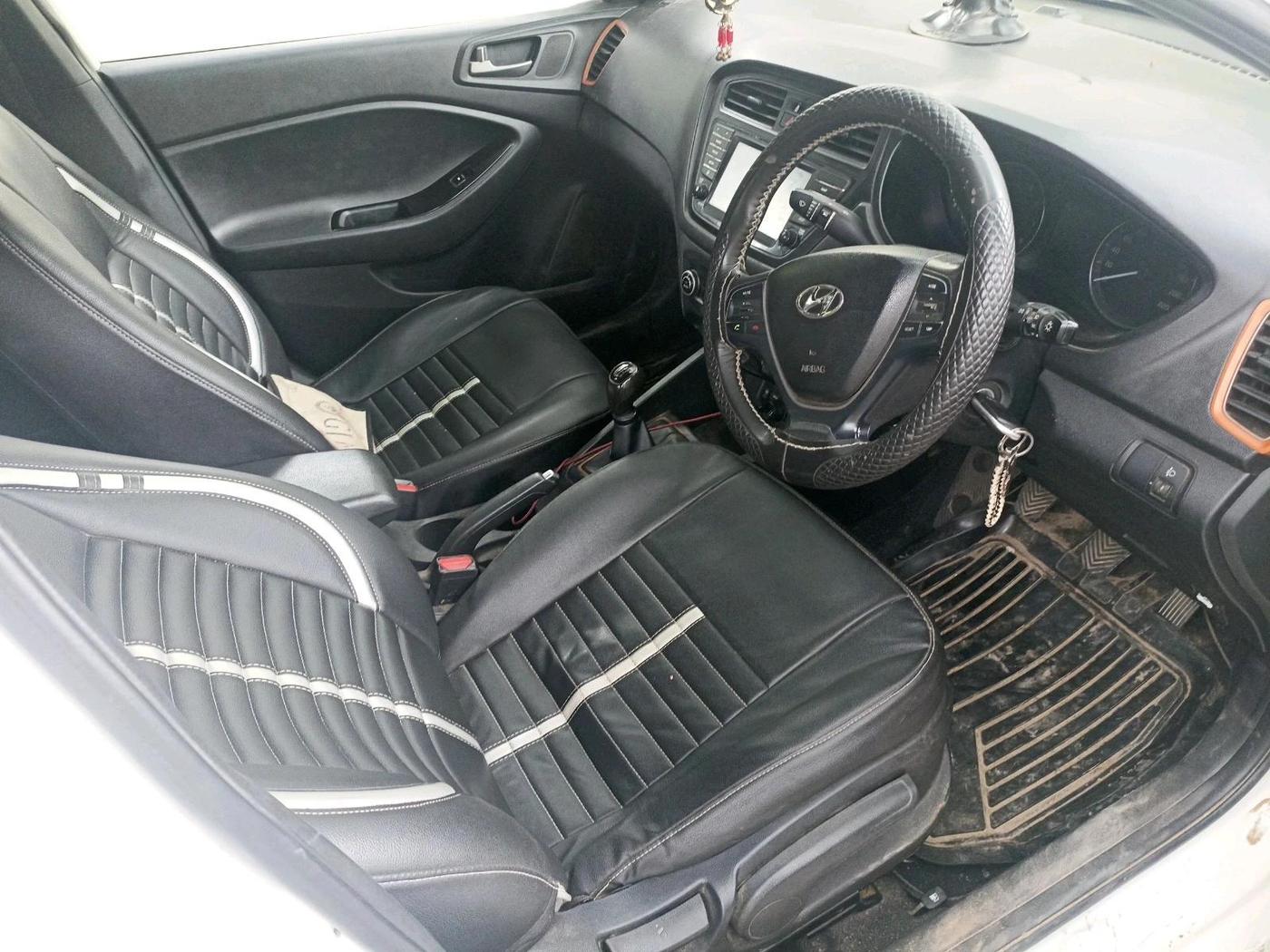 2017 Hyundai Elite i20 ASTA 1.2 DUAL TONE, Petrol, Manual, 1,01,586 km, interior