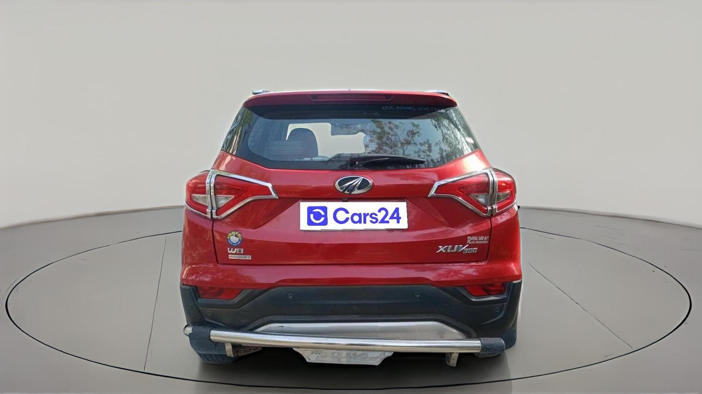 2019 Mahindra XUV300 W8 (O) 1.5 DIESEL AMT, Diesel, Automatic, 1,82,709 km, exterior
