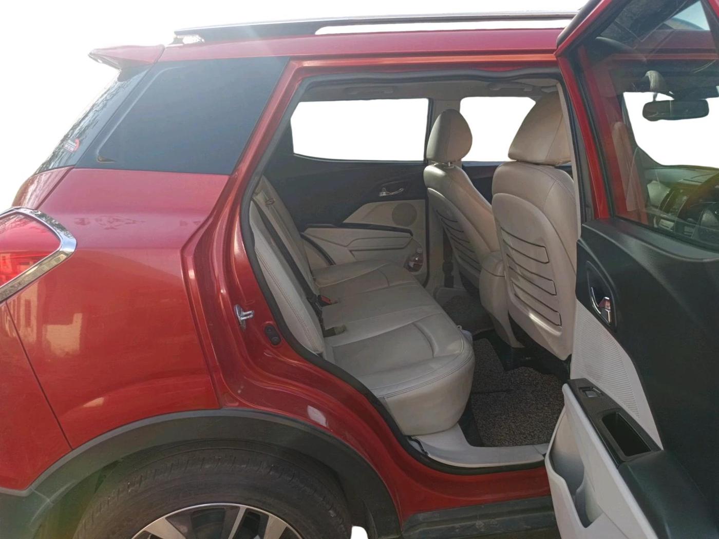 2019 Mahindra XUV300 W8 (O) 1.5 DIESEL AMT, Diesel, Automatic, 1,82,709 km, interior