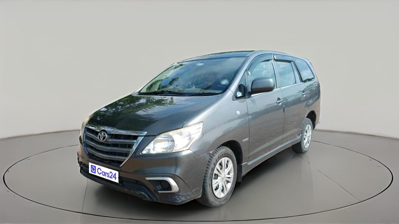 2013 Toyota Innova 2.5 GX 7 STR, Diesel, Manual, 1,36,274 km, exterior