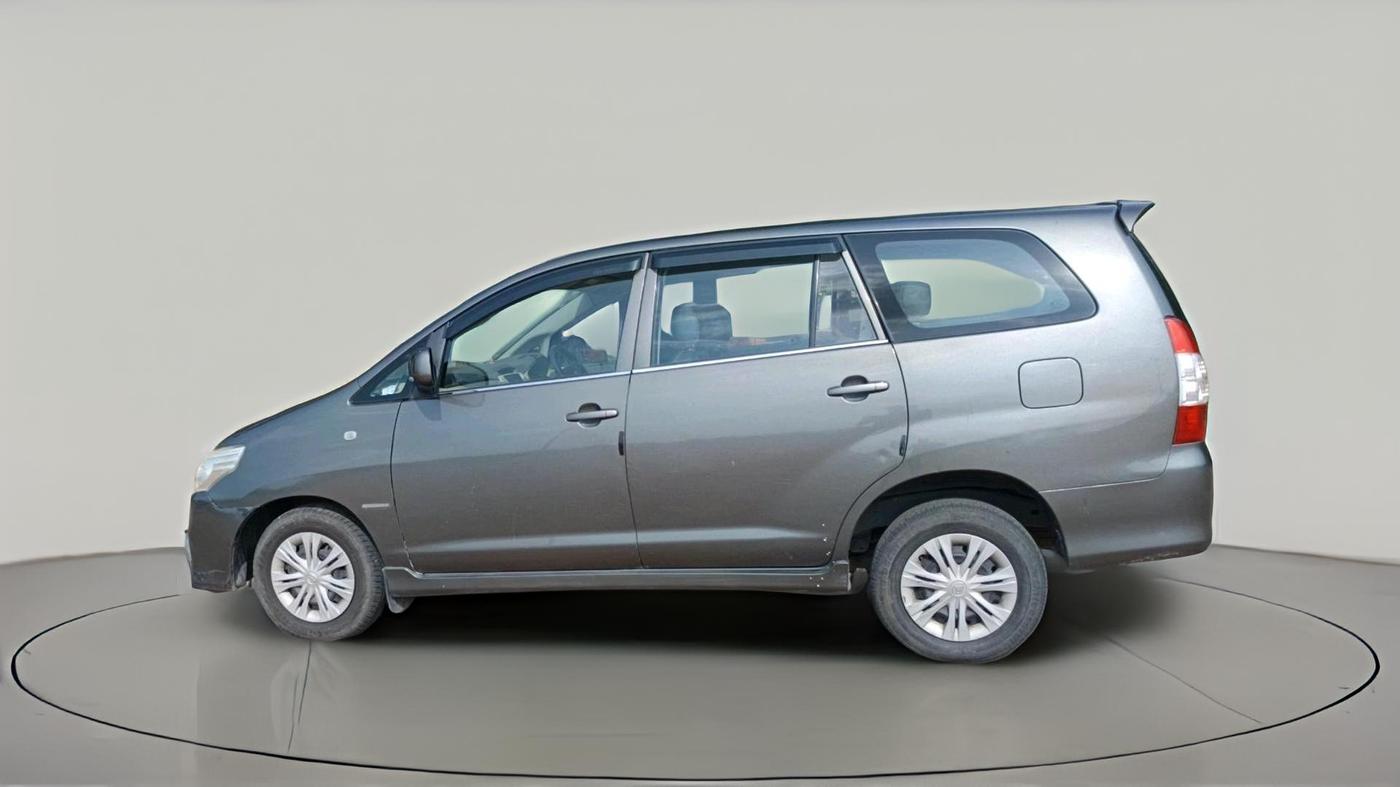 2013 Toyota Innova 2.5 GX 7 STR, Diesel, Manual, 1,36,274 km, exterior