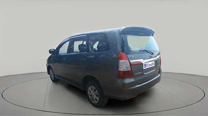 2013 Toyota Innova 2.5 GX 7 STR, Diesel, Manual, 1,36,274 km, exterior
