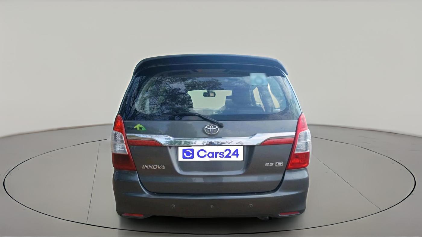 2013 Toyota Innova 2.5 GX 7 STR, Diesel, Manual, 1,36,274 km, exterior