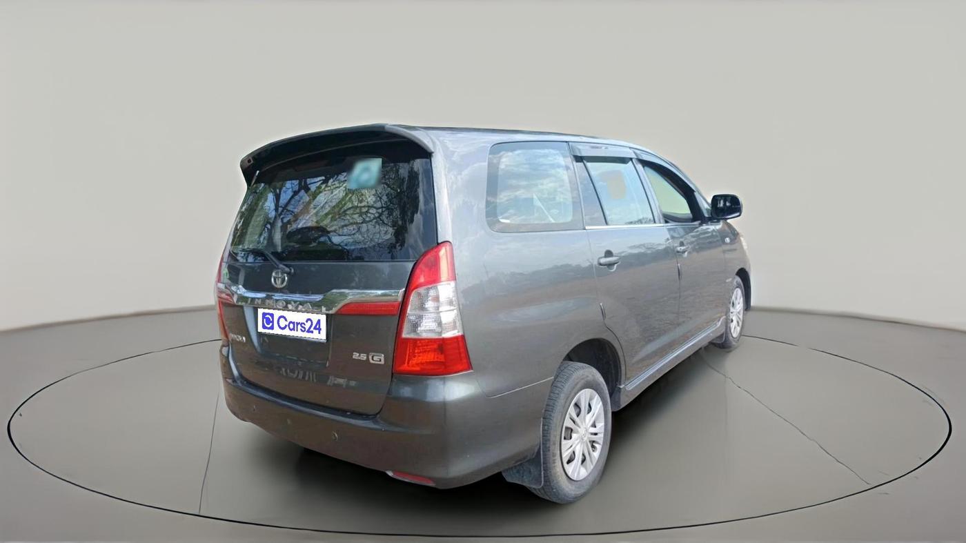 2013 Toyota Innova 2.5 GX 7 STR, Diesel, Manual, 1,36,274 km, exterior
