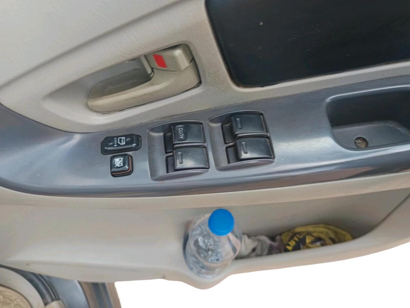 2013 Toyota Innova 2.5 GX 7 STR, Diesel, Manual, 1,36,274 km, interior
