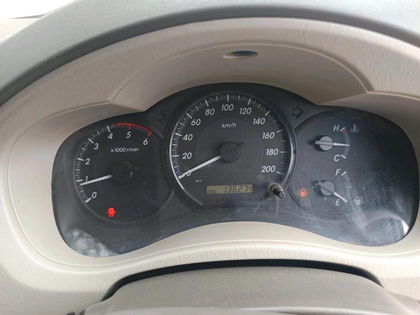 2013 Toyota Innova 2.5 GX 7 STR, Diesel, Manual, 1,36,274 km, interior