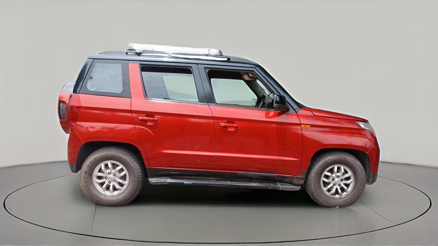 2018 Mahindra TUV300 T8 DUAL TONE, Diesel, Manual, 43,719 km, exterior