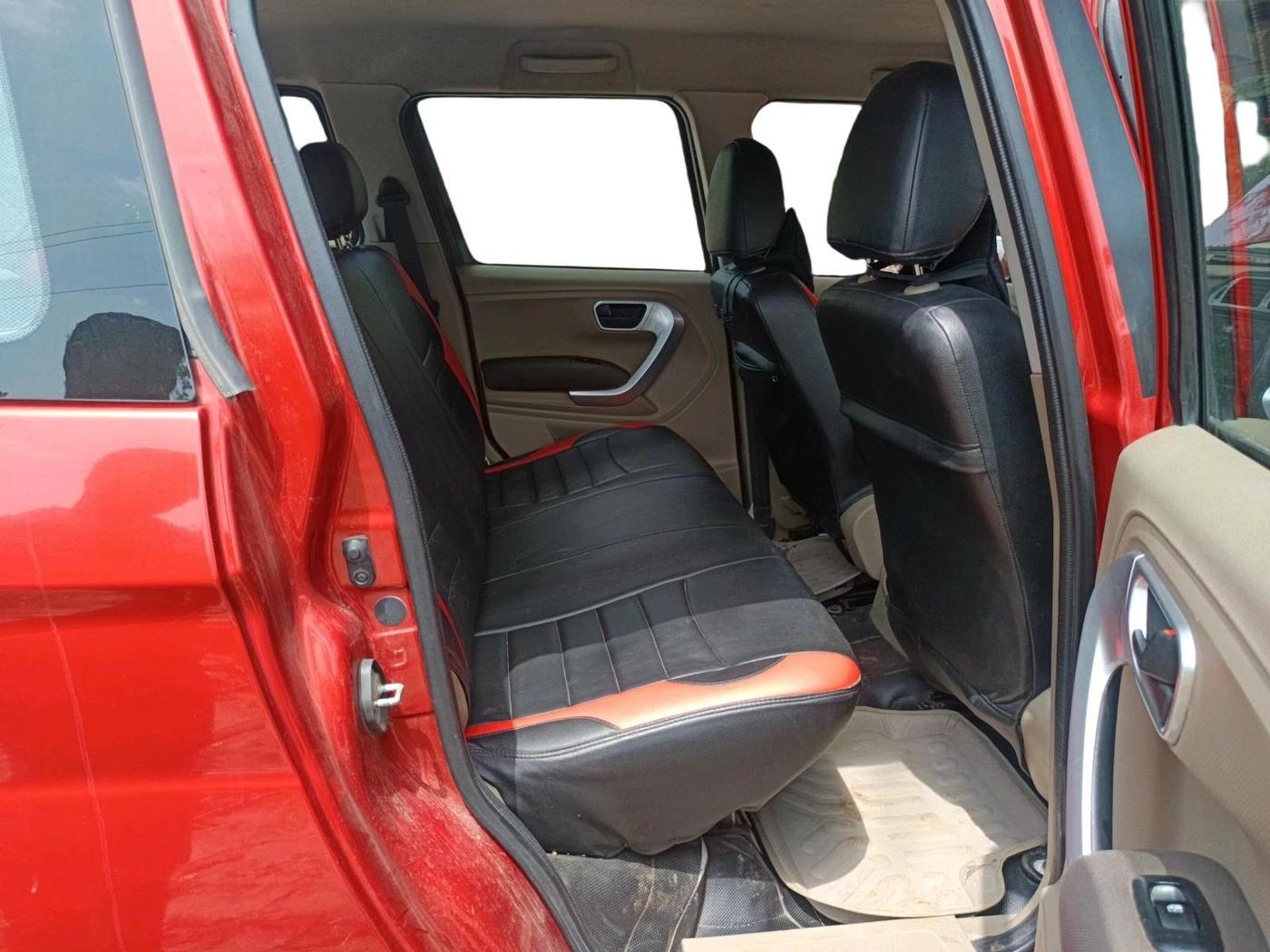 2018 Mahindra TUV300 T8 DUAL TONE, Diesel, Manual, 43,719 km, interior