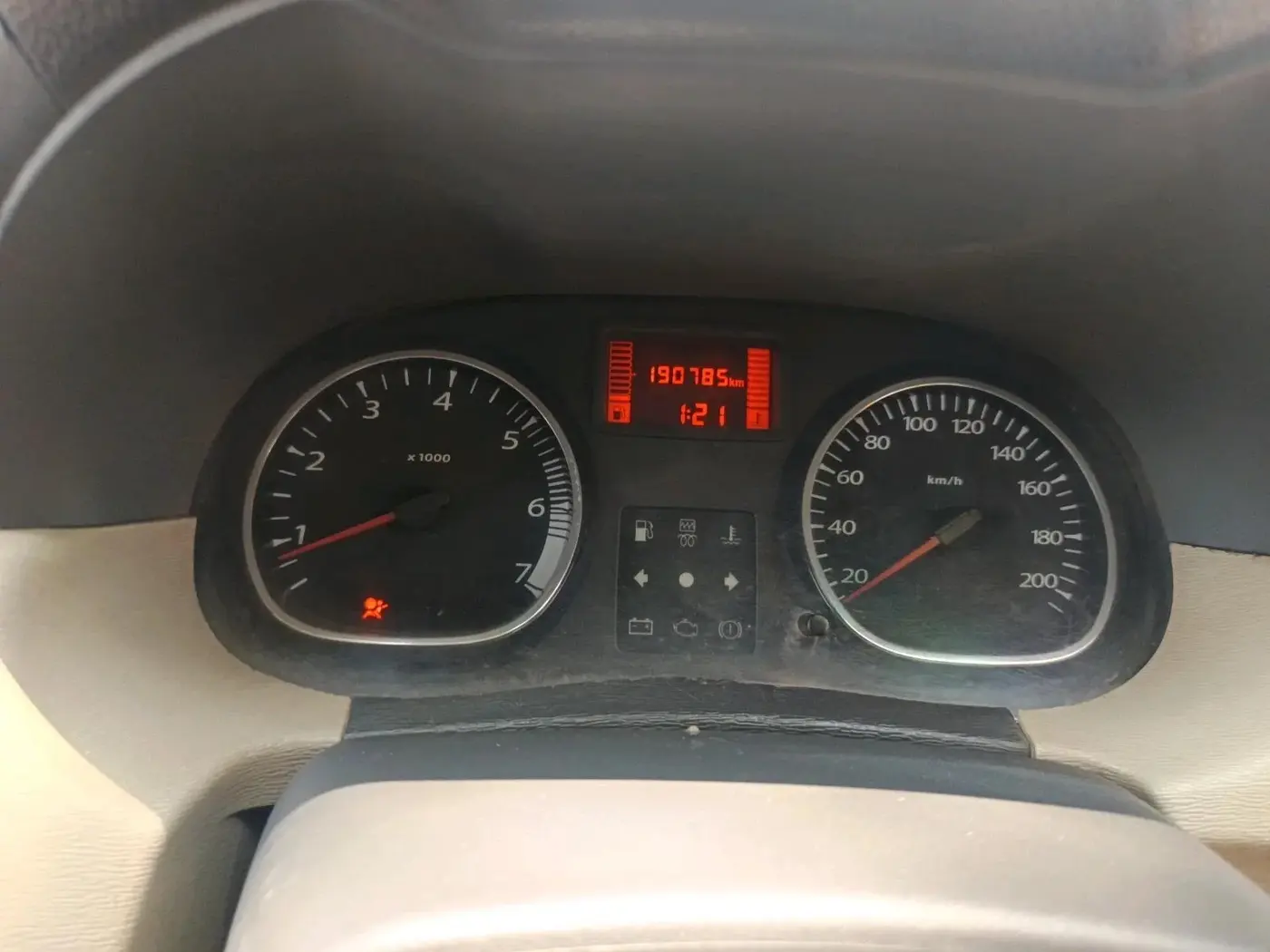 2013 Renault Duster 85 PS RXL DIESEL, Diesel, Manual, 1,90,785 km, interior