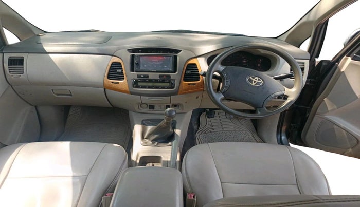 2011 Toyota Innova V 2.5 8 STR, Diesel, Manual, 3,58,035 km, interior