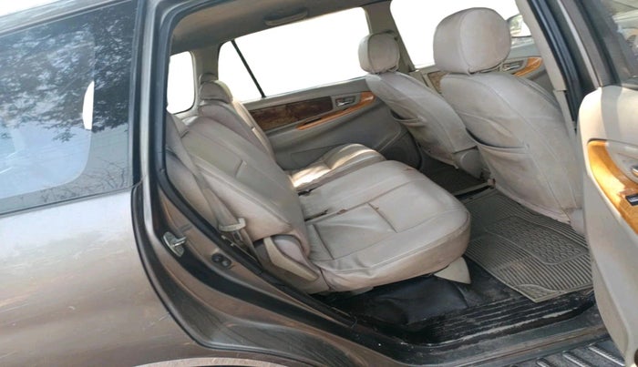 2011 Toyota Innova V 2.5 8 STR, Diesel, Manual, 3,58,035 km, interior
