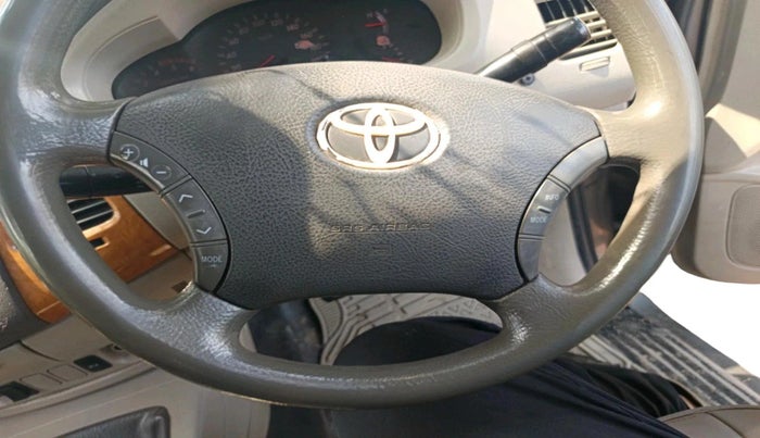 2011 Toyota Innova V 2.5 8 STR, Diesel, Manual, 3,58,035 km, interior