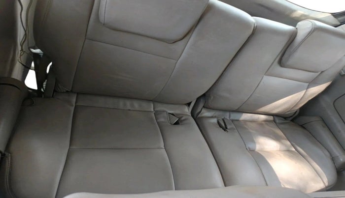 2011 Toyota Innova V 2.5 8 STR, Diesel, Manual, 3,58,035 km, interior