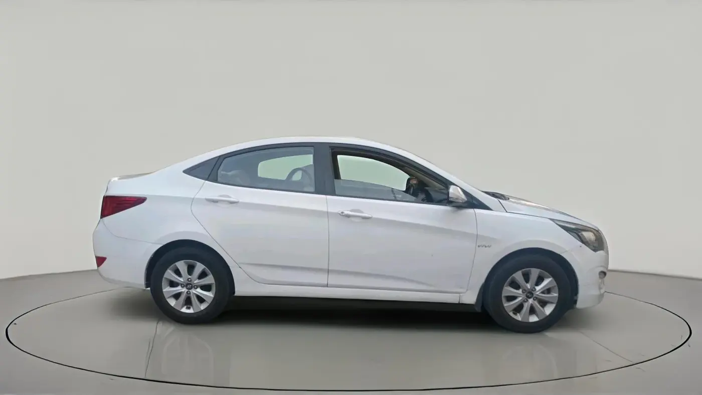2015 Hyundai Verna FLUIDIC 4S 1.6 VTVT SX, Petrol, Manual, 1,43,977 km, exterior