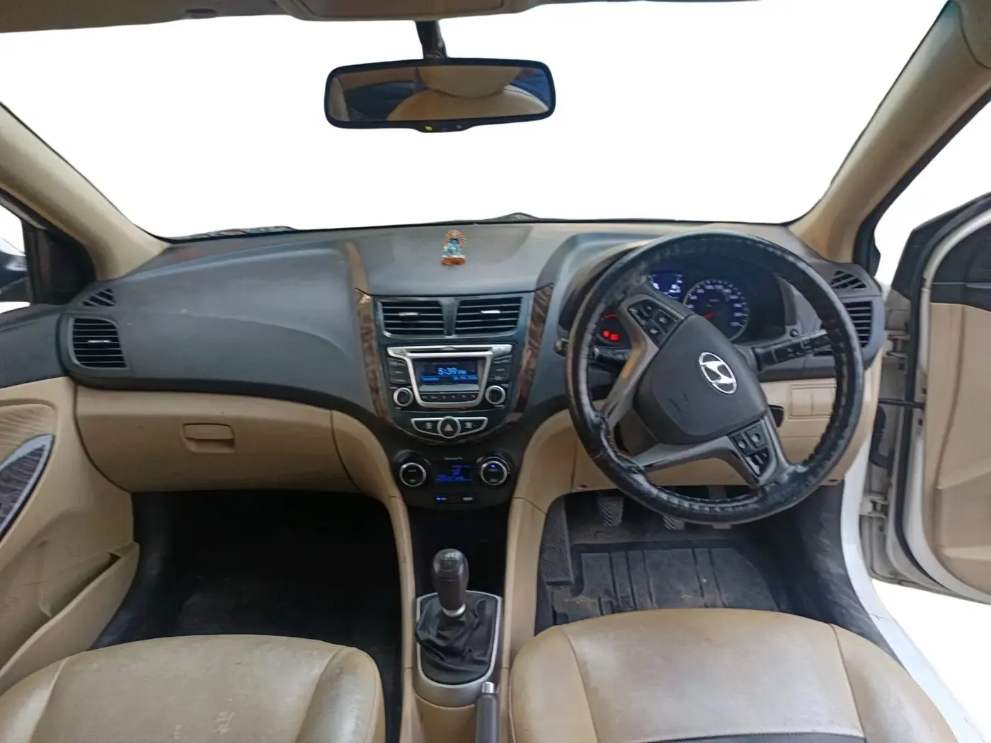 2015 Hyundai Verna FLUIDIC 4S 1.6 VTVT SX, Petrol, Manual, 1,43,977 km, interior
