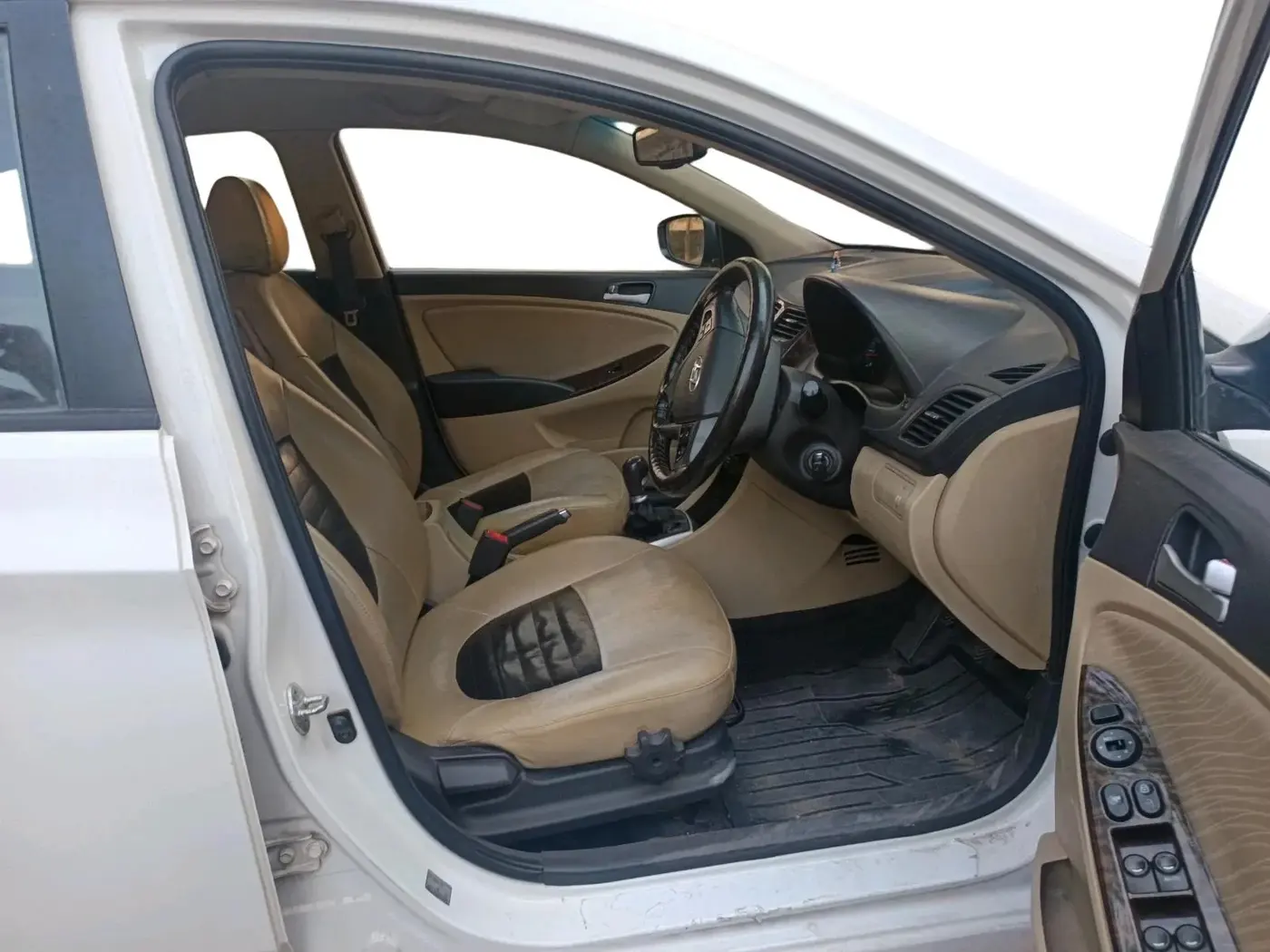 2015 Hyundai Verna FLUIDIC 4S 1.6 VTVT SX, Petrol, Manual, 1,43,977 km, interior
