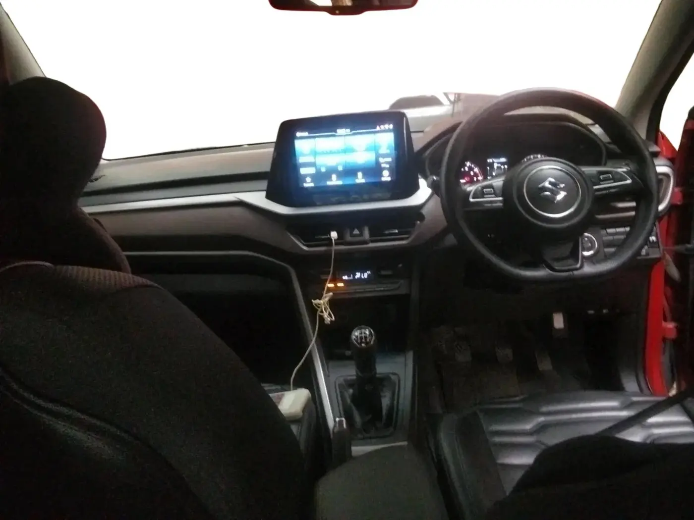 2022 Maruti BREZZA ZXI + SMART HYBRID, Petrol, Manual, 1,07,110 km, interior