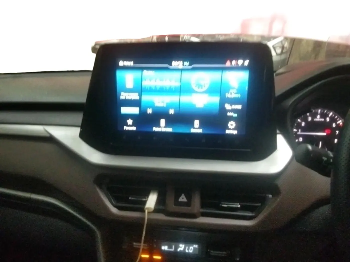 2022 Maruti BREZZA ZXI + SMART HYBRID, Petrol, Manual, 1,07,110 km, interior