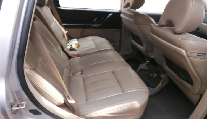 2017 Mahindra XUV500 W8 AT, Diesel, Automatic, 1,12,609 km, interior