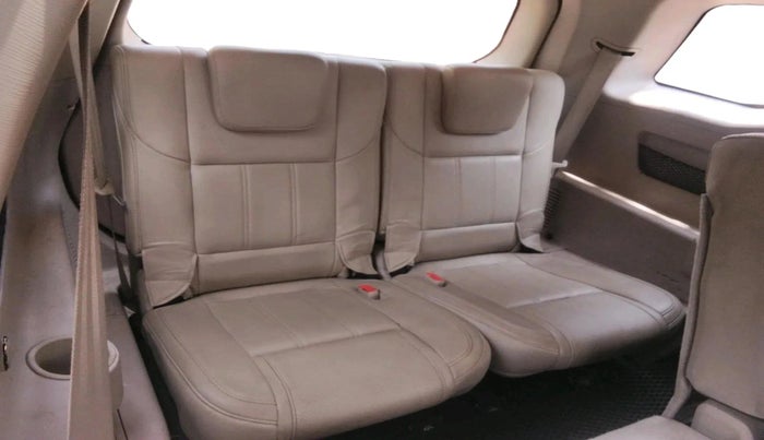 2017 Mahindra XUV500 W8 AT, Diesel, Automatic, 1,12,609 km, interior