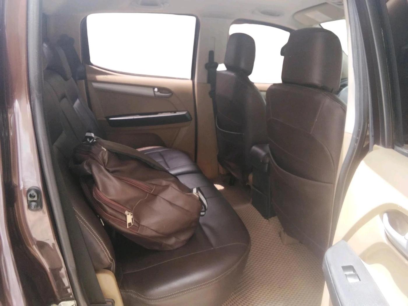 2017 ISUZU D-Max V Cross 4*4 MT, Diesel, Manual, 2,31,780 km, interior