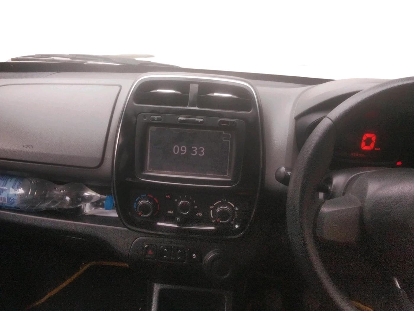 2017 Renault Kwid RXT 1.0, Petrol, Manual, 45,944 km, interior