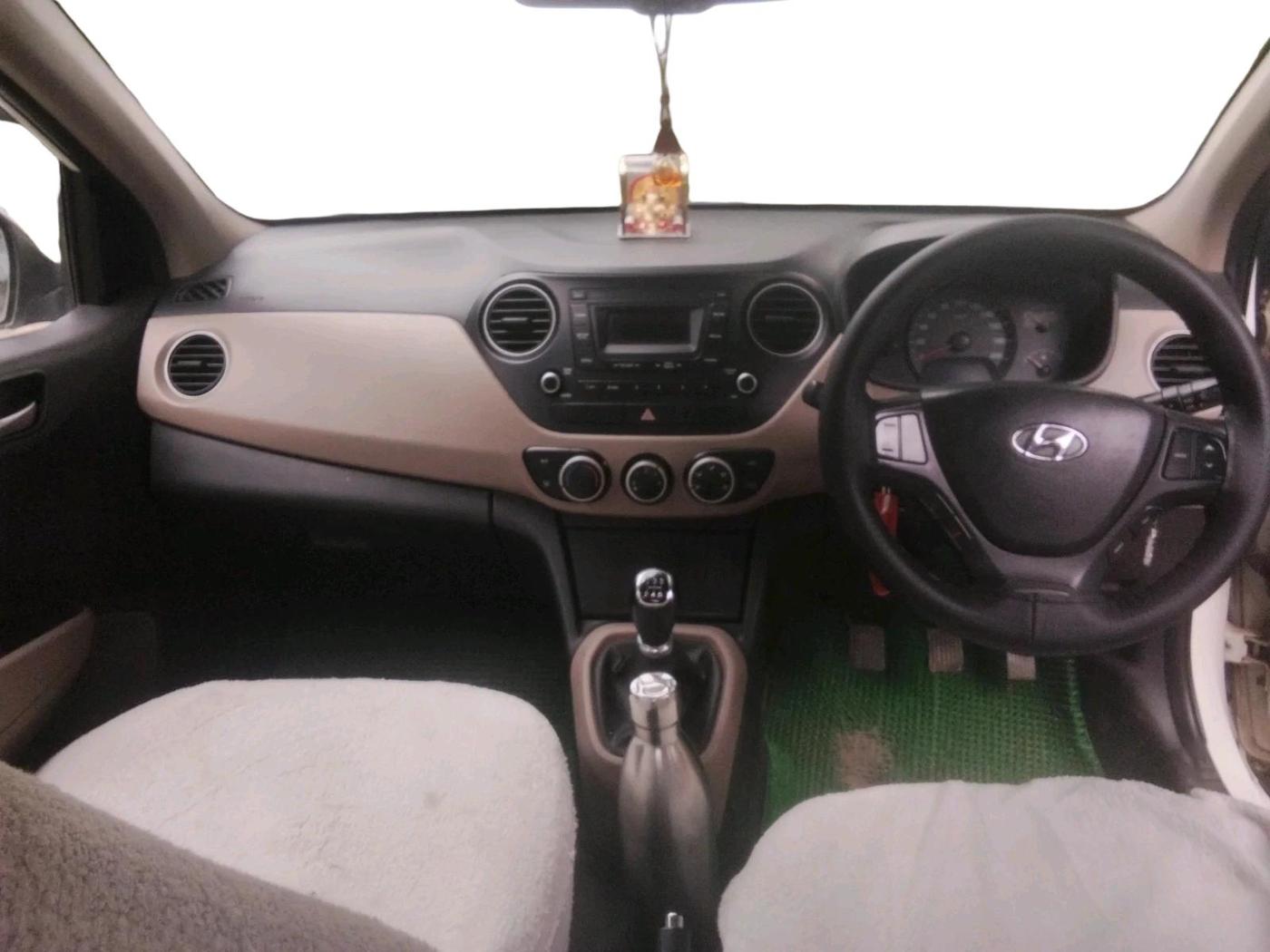 2016 Hyundai Xcent SX 1.2, Petrol, Manual, 1,00,451 km, interior