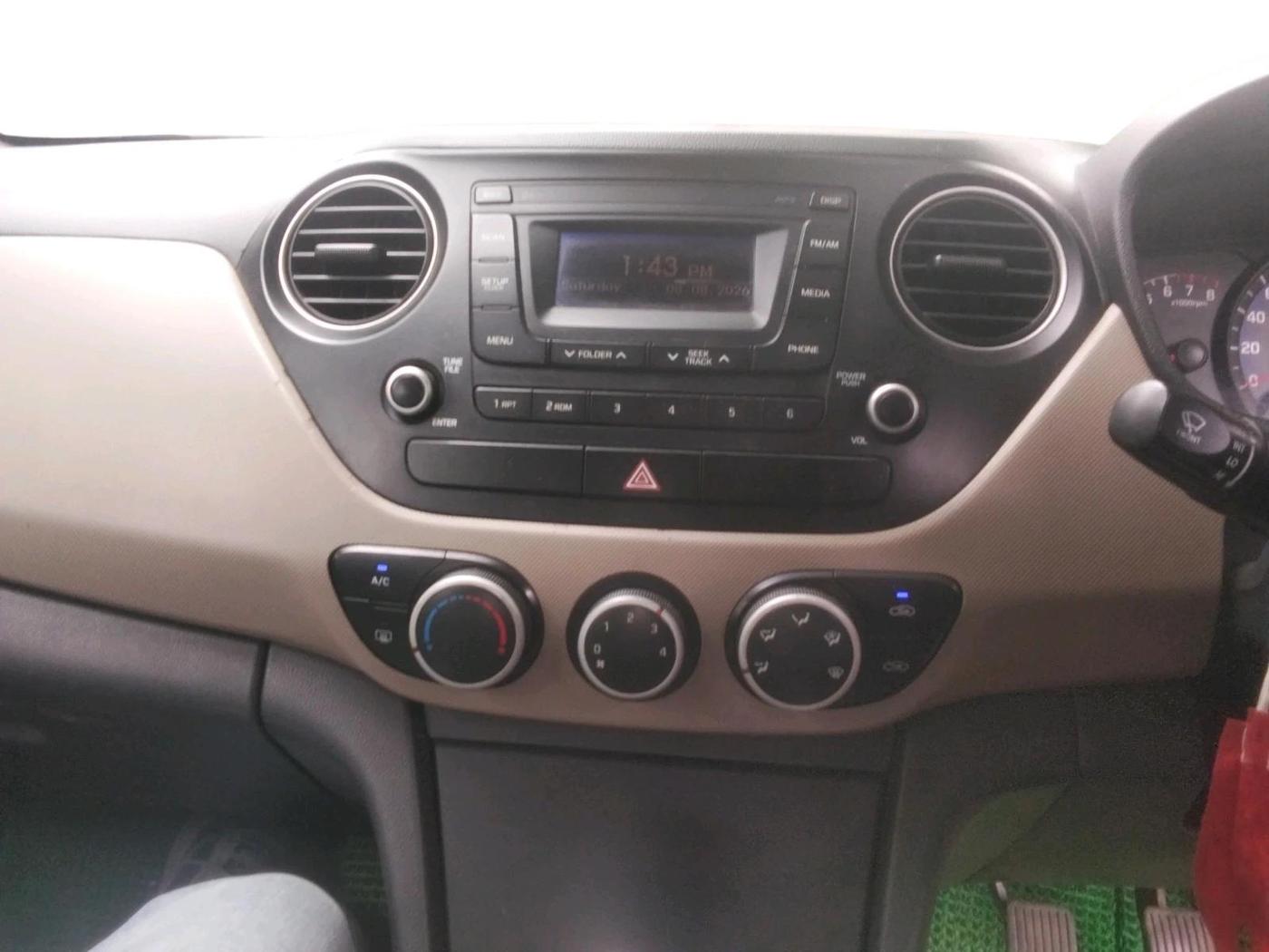 2016 Hyundai Xcent SX 1.2, Petrol, Manual, 1,00,451 km, interior