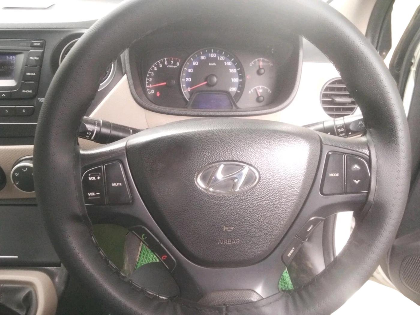 2016 Hyundai Xcent SX 1.2, Petrol, Manual, 1,00,451 km, interior