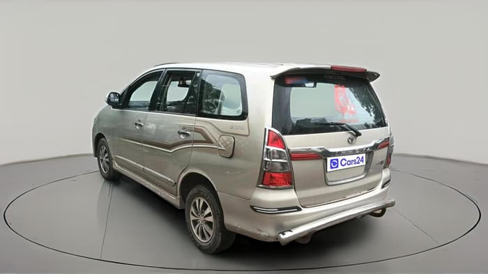 2014 Toyota Innova 2.5 VX 8 STR, Diesel, Manual, 2,07,344 km, exterior