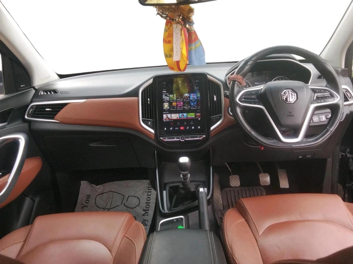 2022 MG HECTOR PLUS SELECT 2.0 DIESEL TURBO MT 7-STR, Diesel, Manual, 68,630 km, interior