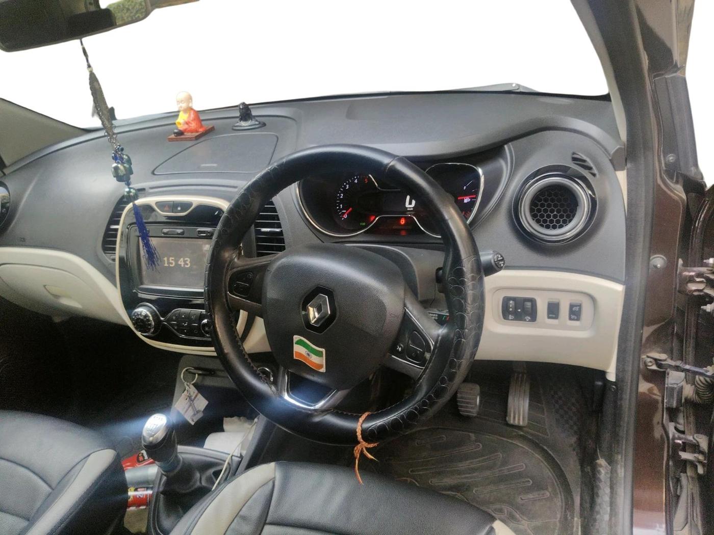 2017 Renault Captur RXL DIESEL, Diesel, Manual, 1,00,250 km, interior