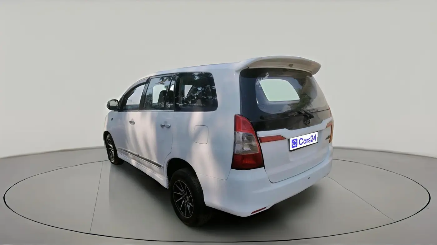 2011 Toyota Innova 2.5 E 7 STR, Diesel, Manual, 1,60,455 km, exterior