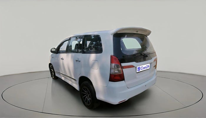 2011 Toyota Innova 2.5 E 7 STR, Diesel, Manual, 1,60,455 km, exterior