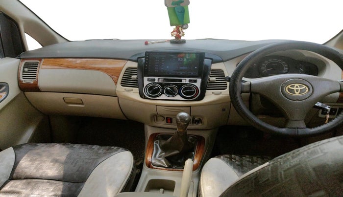 2011 Toyota Innova 2.5 E 7 STR, Diesel, Manual, 1,60,455 km, interior