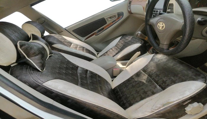 2011 Toyota Innova 2.5 E 7 STR, Diesel, Manual, 1,60,455 km, interior