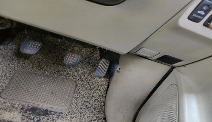 2011 Toyota Innova 2.5 E 7 STR, Diesel, Manual, 1,60,455 km, interior