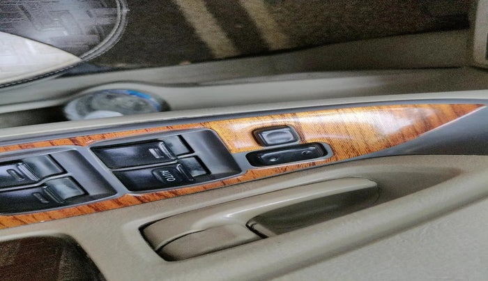 2011 Toyota Innova 2.5 E 7 STR, Diesel, Manual, 1,60,455 km, interior