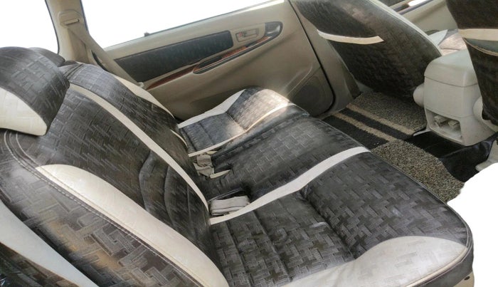 2011 Toyota Innova 2.5 E 7 STR, Diesel, Manual, 1,60,455 km, interior