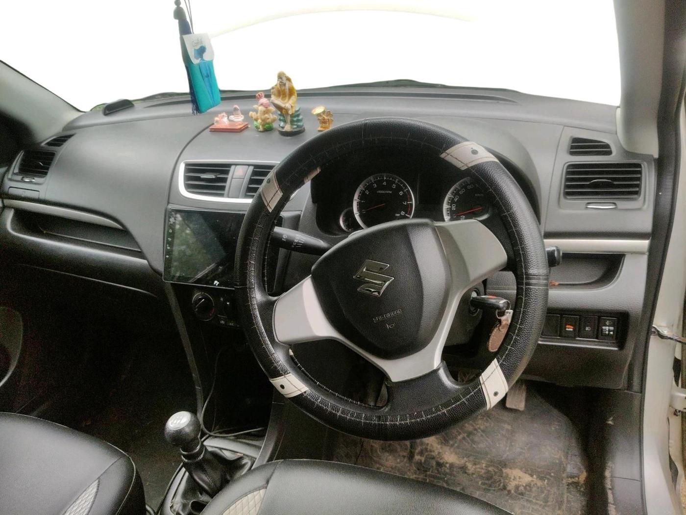 2017 Maruti Swift VXI, Petrol, Manual, 39,563 km, interior
