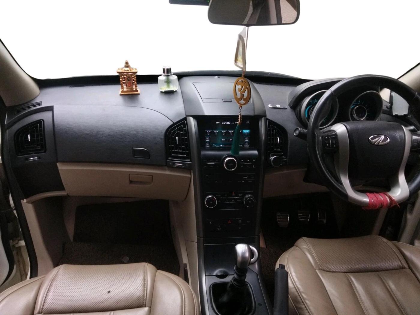 2017 Mahindra XUV500 W10, Diesel, Manual, 64,294 km, interior